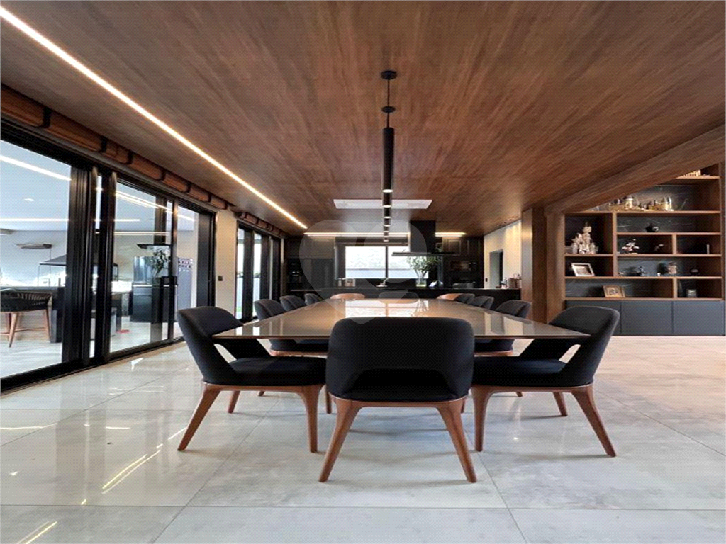 Linda Casa em Atibaia 4 suítes  mobiliada
