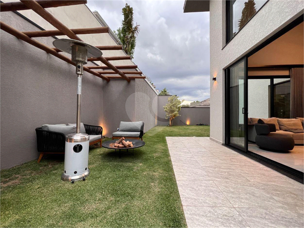 Linda Casa em Atibaia 4 suítes  mobiliada