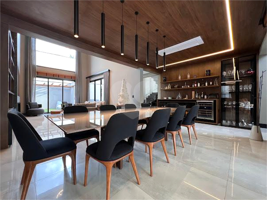 Linda Casa em Atibaia 4 suítes  mobiliada