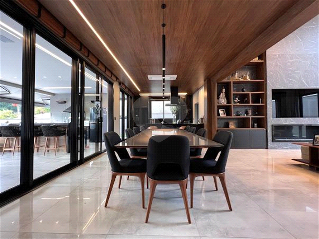 Linda Casa em Atibaia 4 suítes  mobiliada