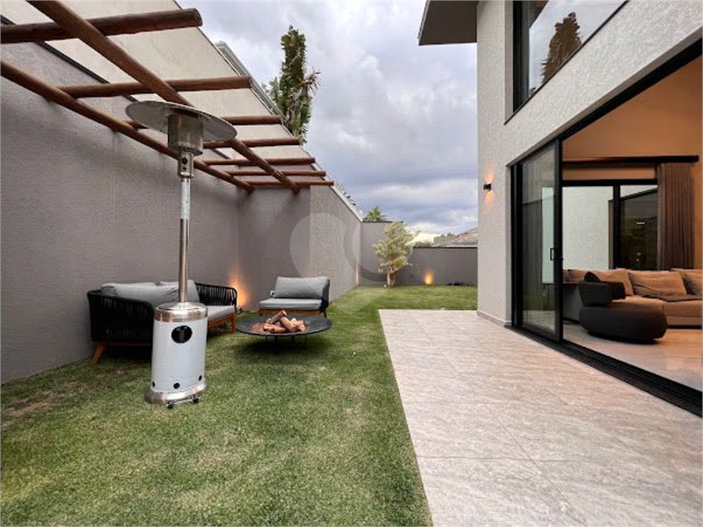 Linda Casa em Atibaia 4 suítes  mobiliada