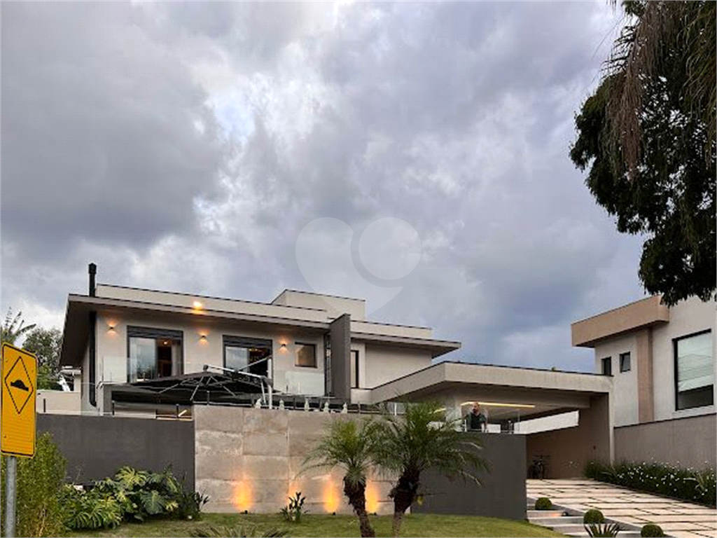 Linda Casa em Atibaia 4 suítes  mobiliada