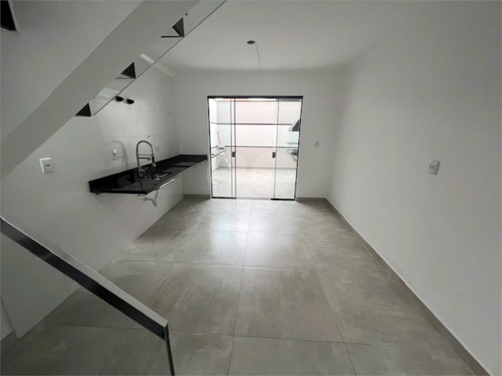 Sobrado novo com 130m2 3 suites e 3 vagas