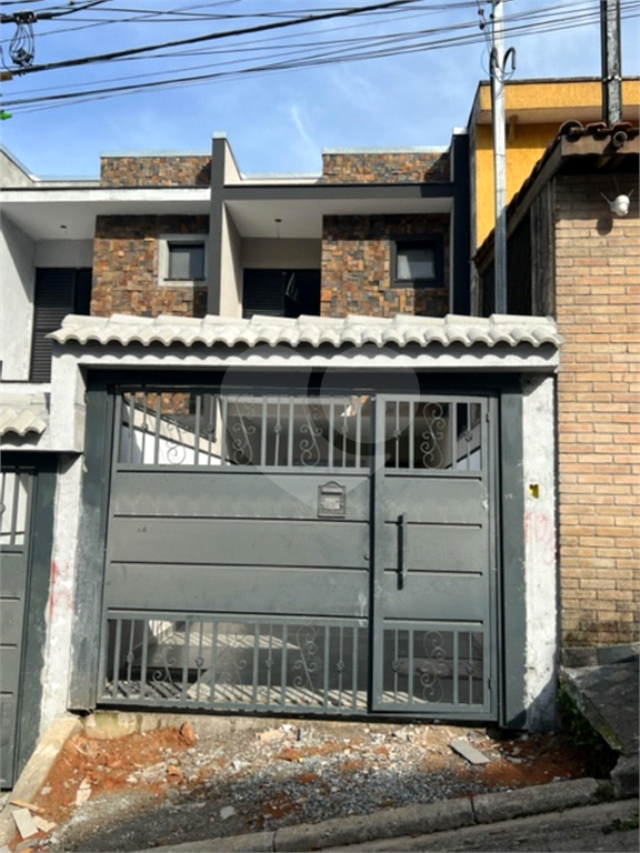 Sobrado novo com 130m2 3 suites e 3 vagas