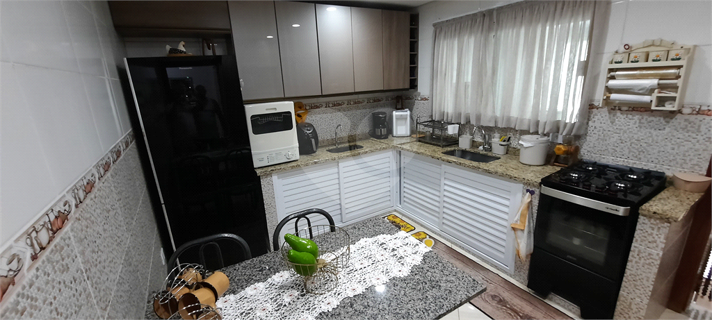 Casa Sobrado em Condomínio Fechado com Lago Particular