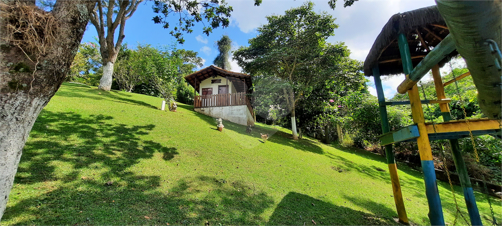 Casa Sobrado em Condomínio Fechado com Lago Particular