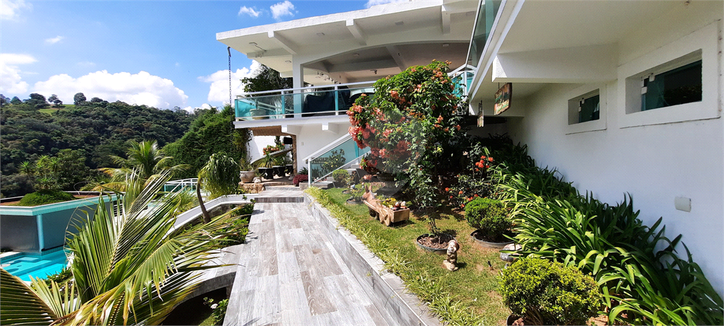 Casa Sobrado em Condomínio Fechado com Lago Particular