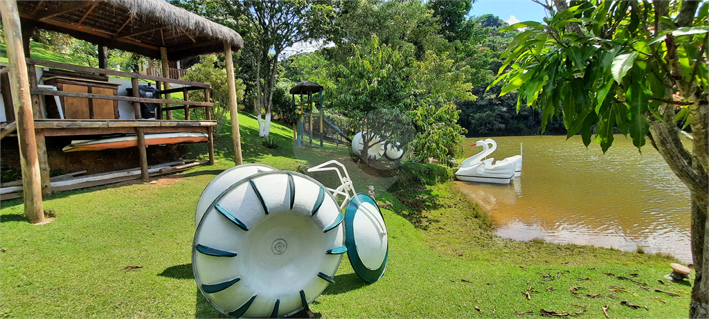 Casa Sobrado em Condomínio Fechado com Lago Particular