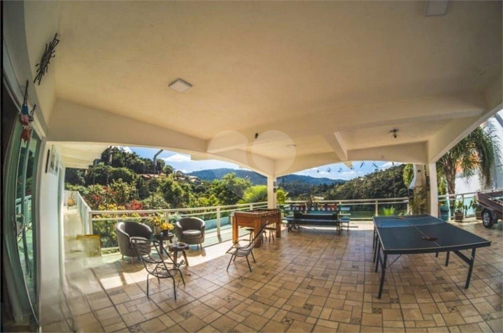 Casa Sobrado em Condomínio Fechado com Lago Particular