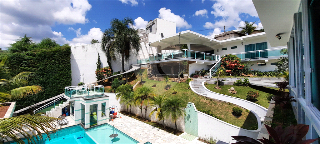 Casa Sobrado em Condomínio Fechado com Lago Particular
