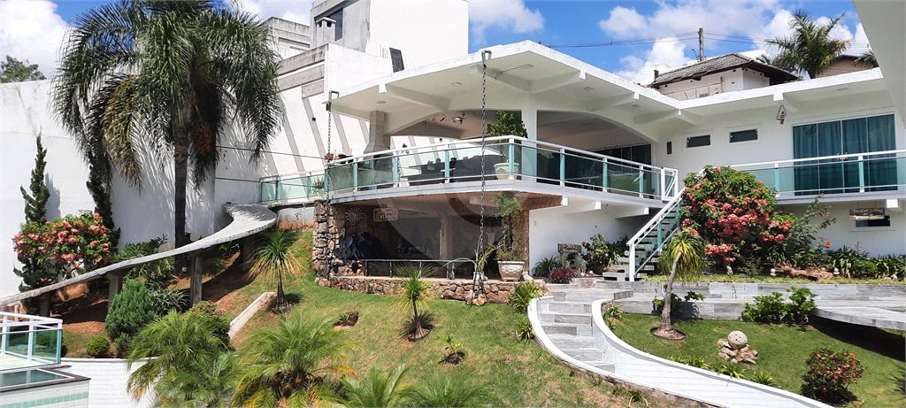 Casa Sobrado em Condomínio Fechado com Lago Particular
