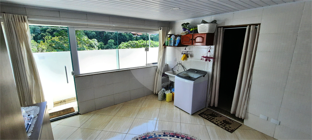 Casa Sobrado em Condomínio Fechado com Lago Particular