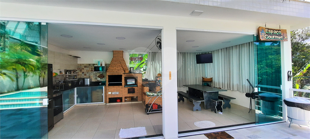 Casa Sobrado em Condomínio Fechado com Lago Particular