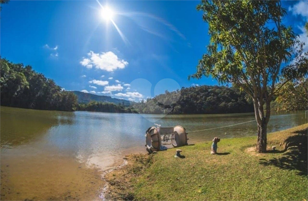 Casa Sobrado em Condomínio Fechado com Lago Particular
