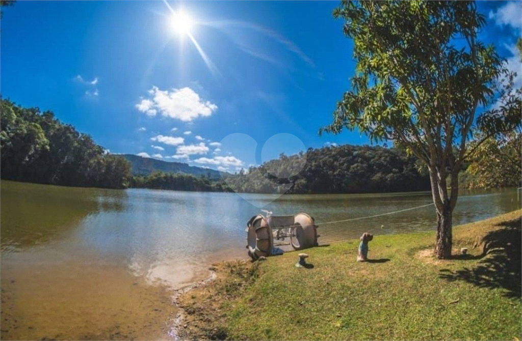 Sobrado em Condomínio com Lago Particular