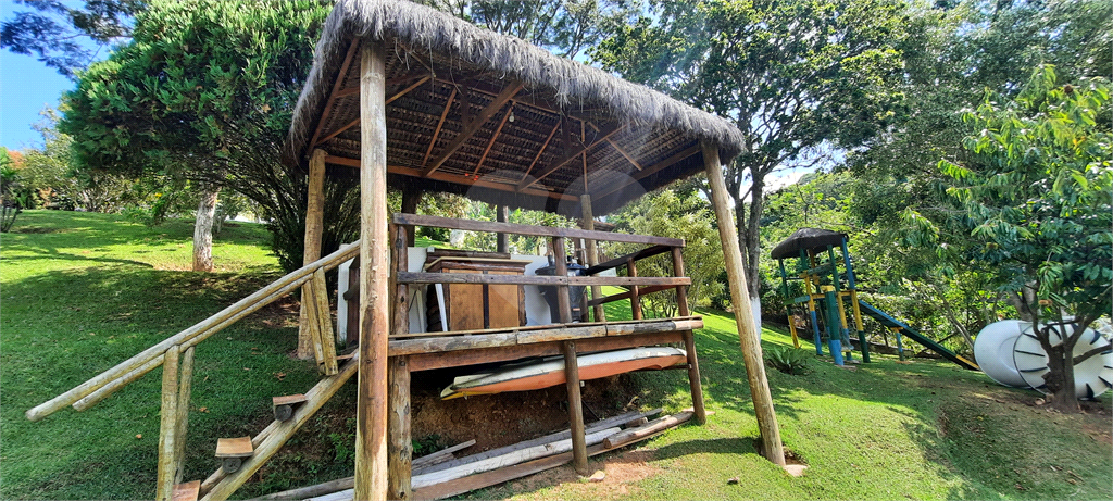 Casa Sobrado em Condomínio Fechado com Lago Particular
