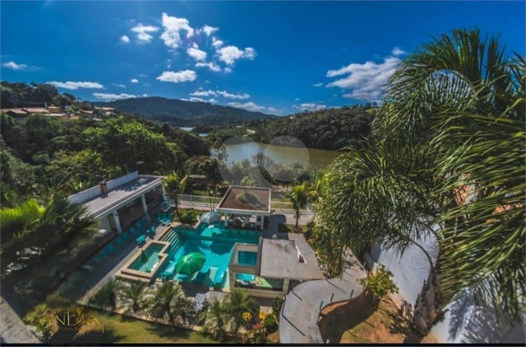 Casa Sobrado em Condomínio Fechado com Lago Particular