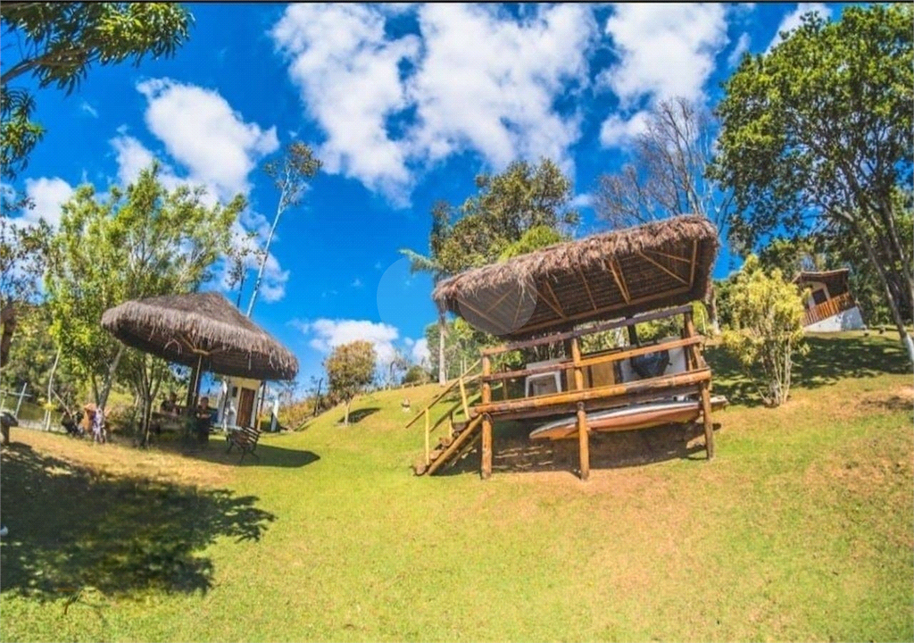 Casa Sobrado em Condomínio Fechado com Lago Particular