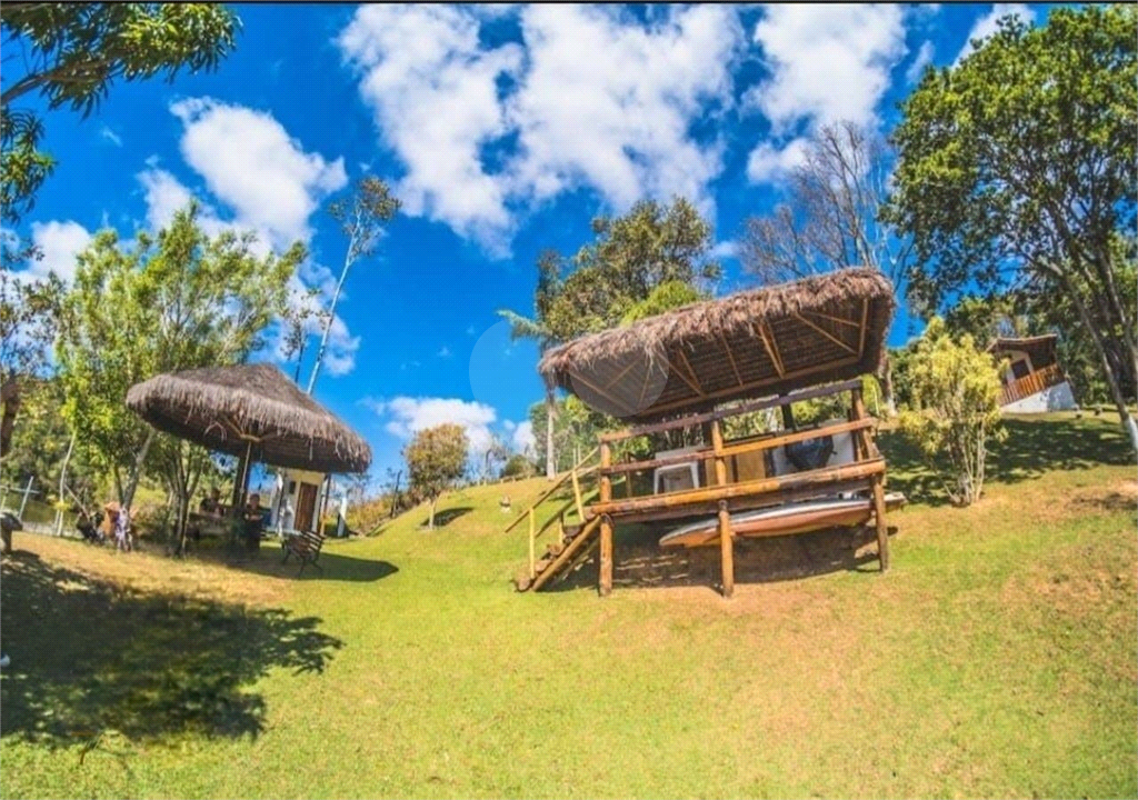 Sobrado em Condomínio com Lago Particular