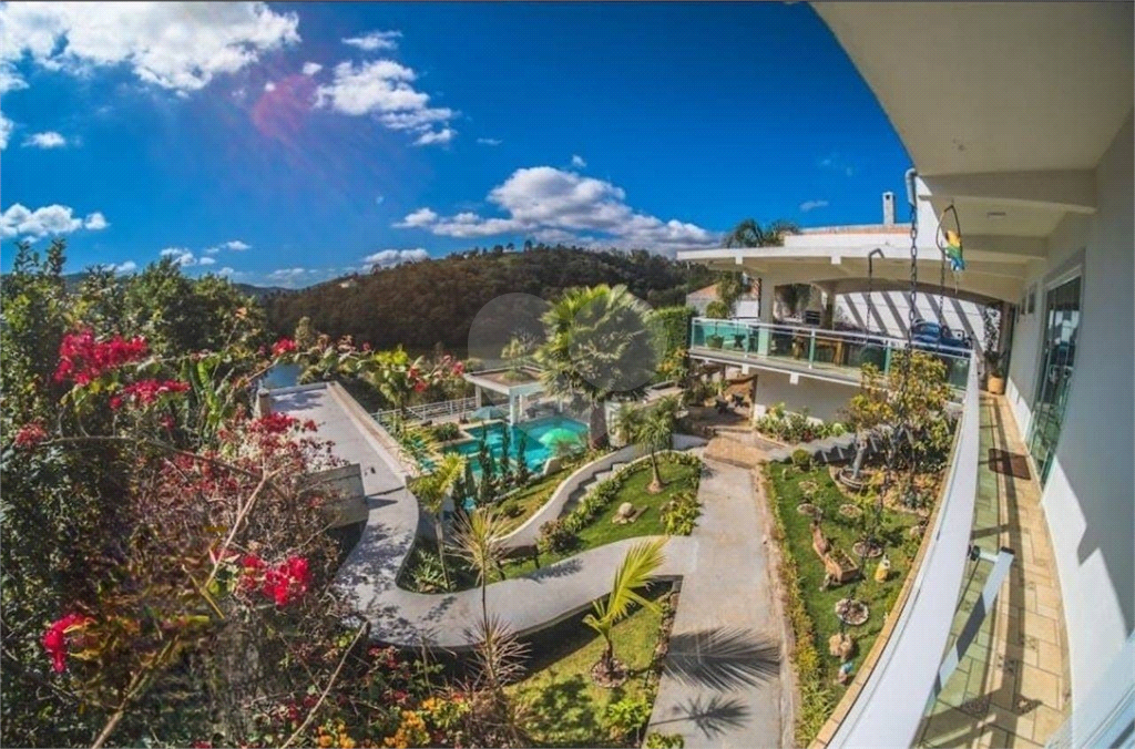 Casa Sobrado em Condomínio Fechado com Lago Particular