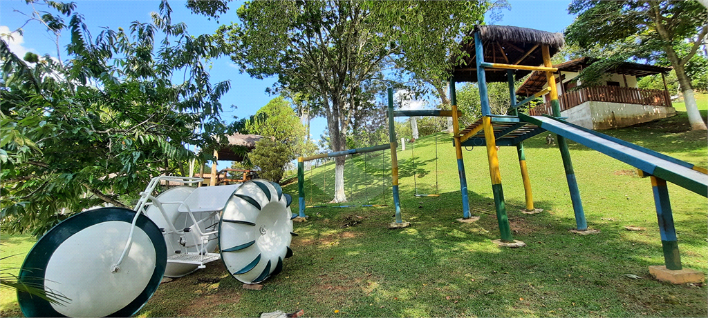 Casa Sobrado em Condomínio Fechado com Lago Particular