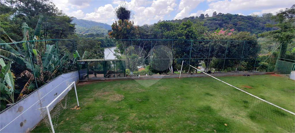 Casa Sobrado em Condomínio Fechado com Lago Particular
