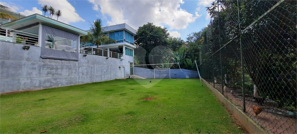 Casa Sobrado em Condomínio Fechado com Lago Particular