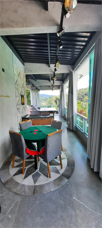 Casa Sobrado em Condomínio Fechado com Lago Particular