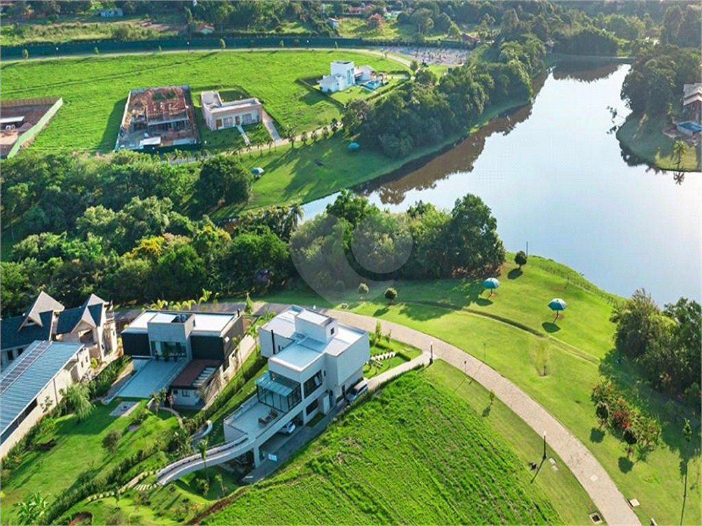 Belíssima casa em condomínio Porto Feliz.