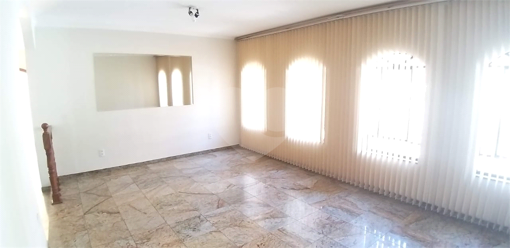 Casa a Venda com 230 m2