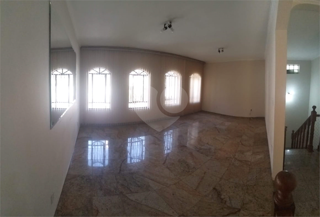 Casa a Venda com 230 m2