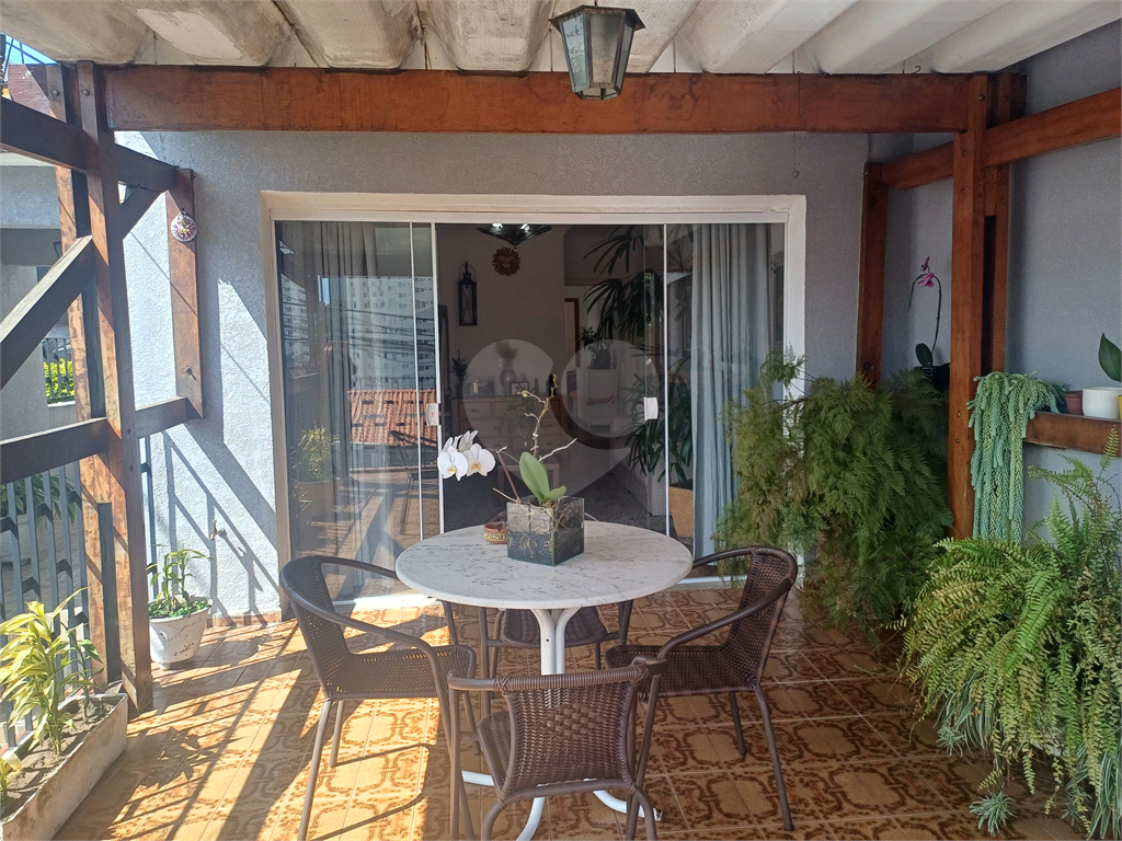 Casa com 4 dormitórios na Vila Aurora.