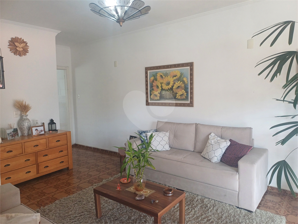 Casa com 4 dormitórios na Vila Aurora.