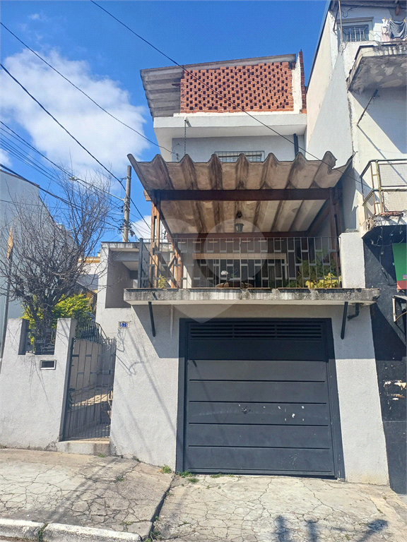 Casa com 4 dormitórios na Vila Aurora.
