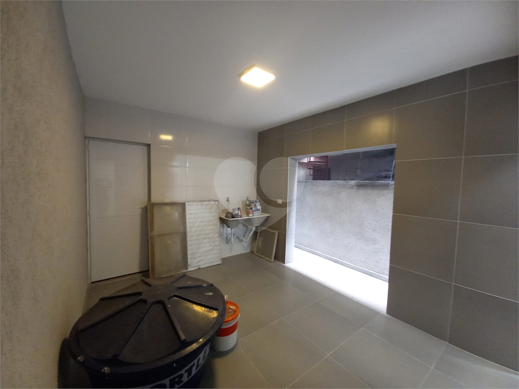 Sobrado com 4 quartos  e 2 vagas de garagem Vl. Medeiros