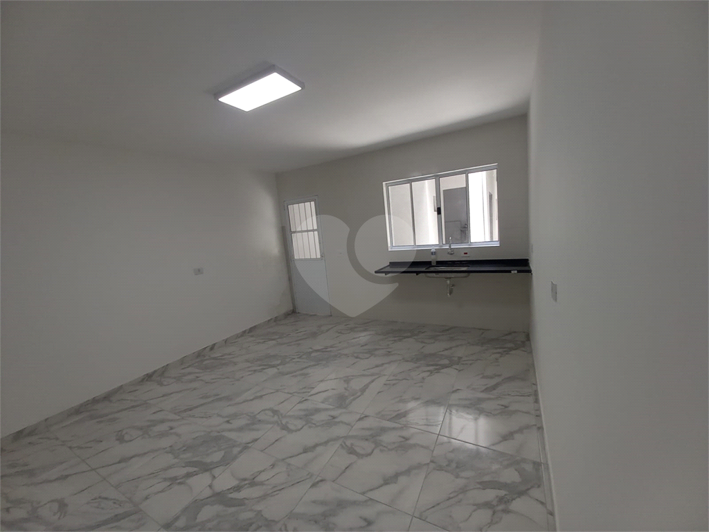 Sobrado com 4 quartos  e 2 vagas de garagem Vl. Medeiros