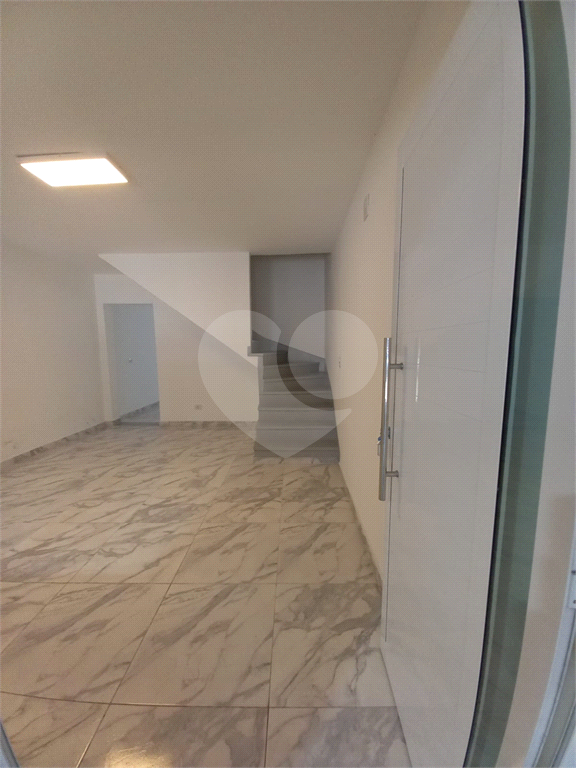 Sobrado com 4 quartos  e 2 vagas de garagem Vl. Medeiros