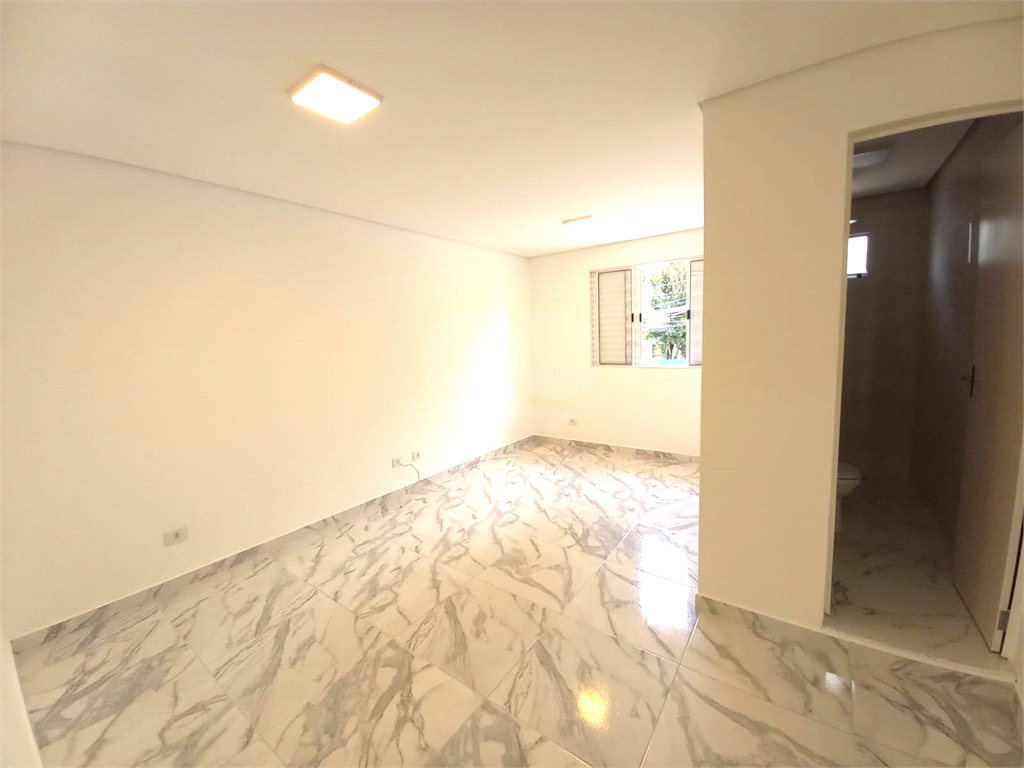 Sobrado com 4 quartos  e 2 vagas de garagem Vl. Medeiros