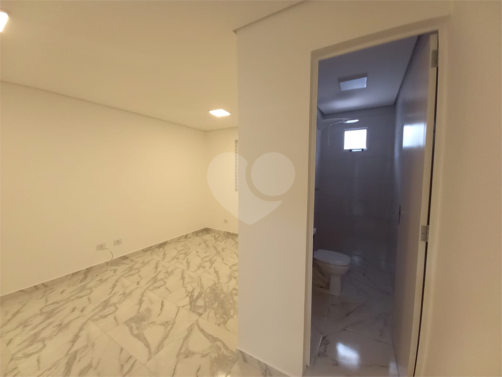 Sobrado com 4 quartos  e 2 vagas de garagem Vl. Medeiros