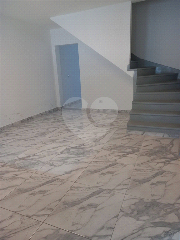Sobrado com 4 quartos  e 2 vagas de garagem Vl. Medeiros