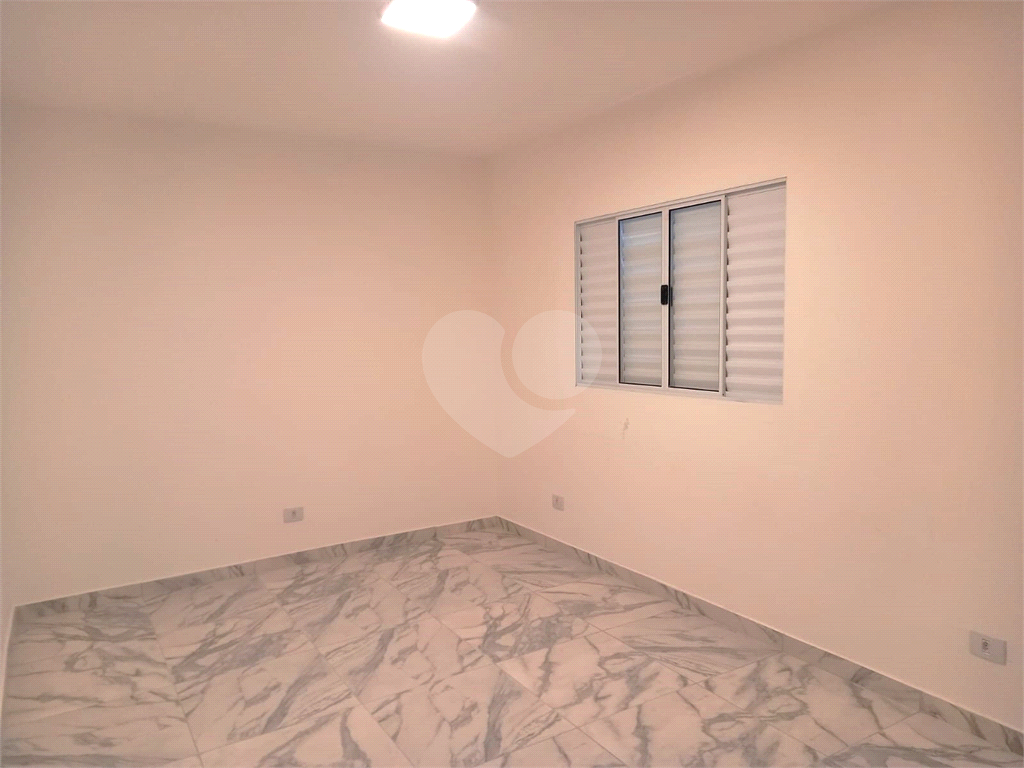 Sobrado com 4 quartos  e 2 vagas de garagem Vl. Medeiros
