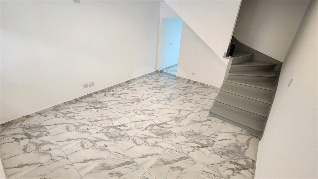 Sobrado com 4 quartos  e 2 vagas de garagem Vl. Medeiros