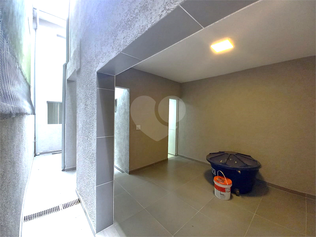 Sobrado com 4 quartos  e 2 vagas de garagem Vl. Medeiros