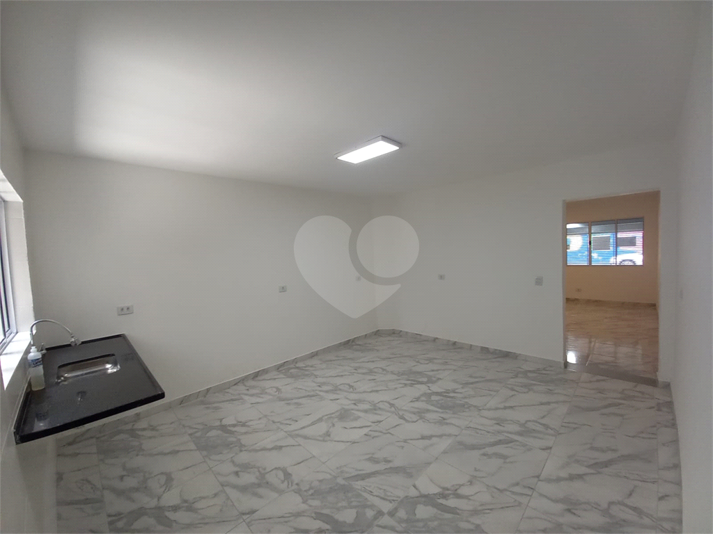 Sobrado com 4 quartos  e 2 vagas de garagem Vl. Medeiros