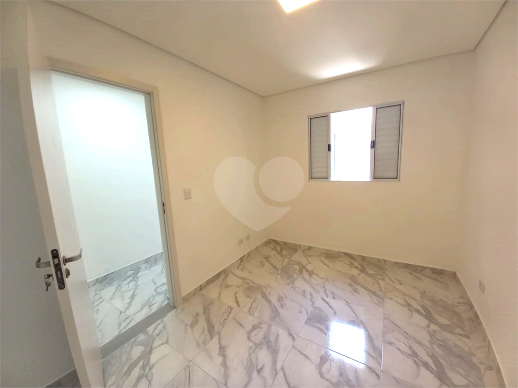 Sobrado com 4 quartos  e 2 vagas de garagem Vl. Medeiros