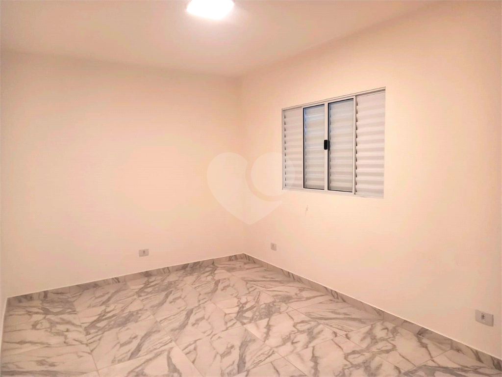 Sobrado com 4 quartos  e 2 vagas de garagem Vl. Medeiros