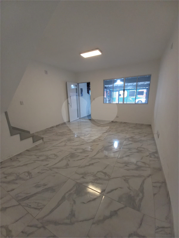 Sobrado com 4 quartos  e 2 vagas de garagem Vl. Medeiros
