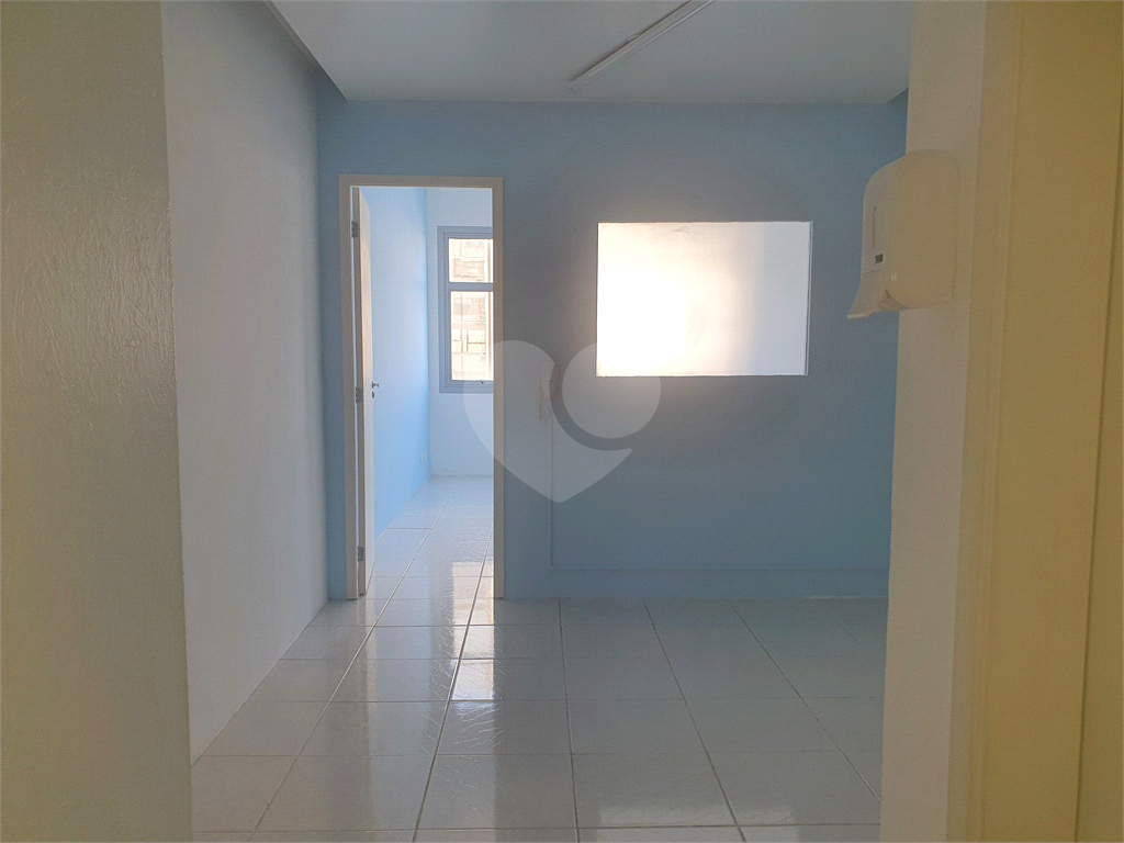 Sala comercial de 02 salas 30,4m² com piso frio e boa iluminação natural Jardim Paulistano Itaim