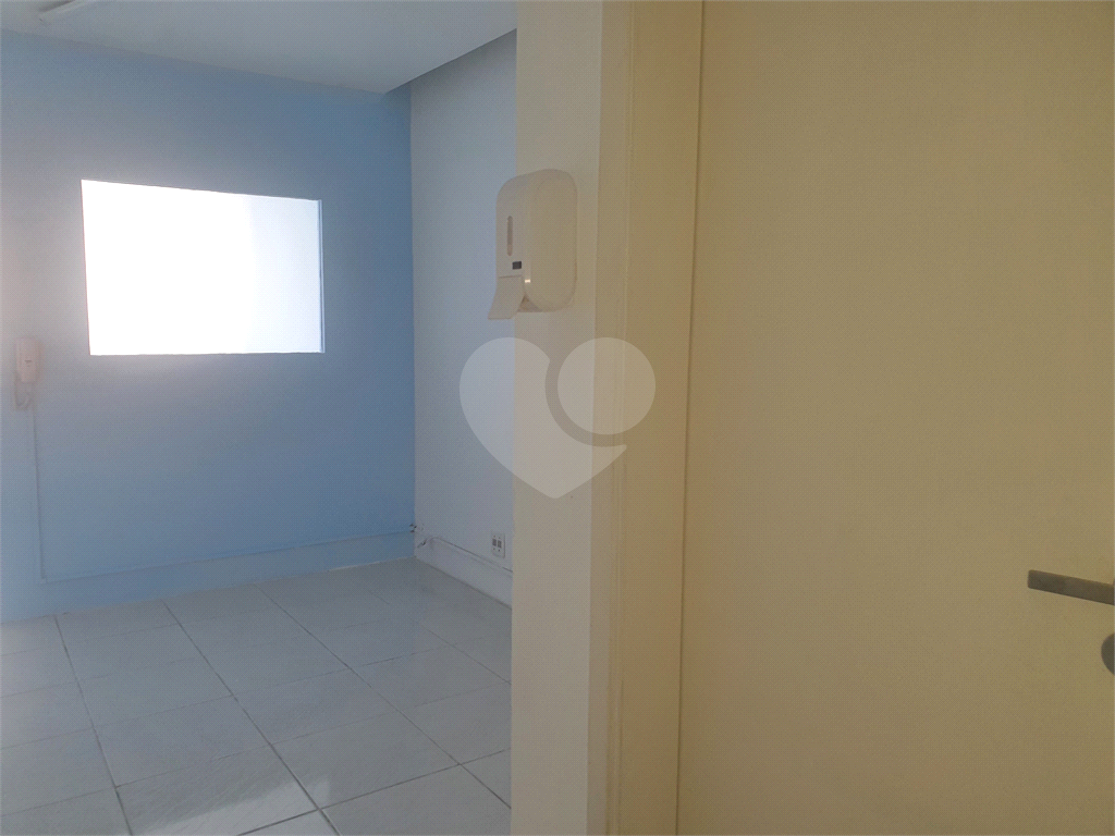 Sala comercial de 02 salas 30,4m² com piso frio e boa iluminação natural Jardim Paulistano Itaim