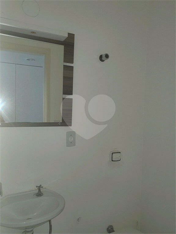 Sala comercial de 02 salas 30,4m² com piso frio e boa iluminação natural Jardim Paulistano Itaim
